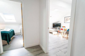 3 Bedroom Apartment, Walking Distance to Centre & Amazing Food at your door step
